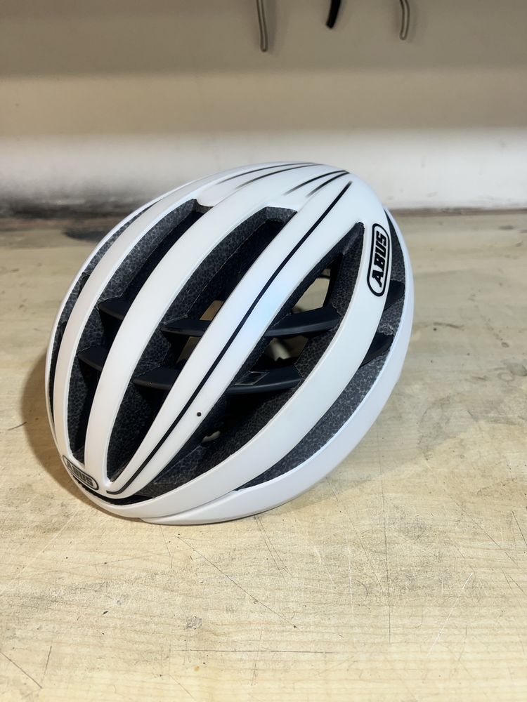 Kask Abus aventoe