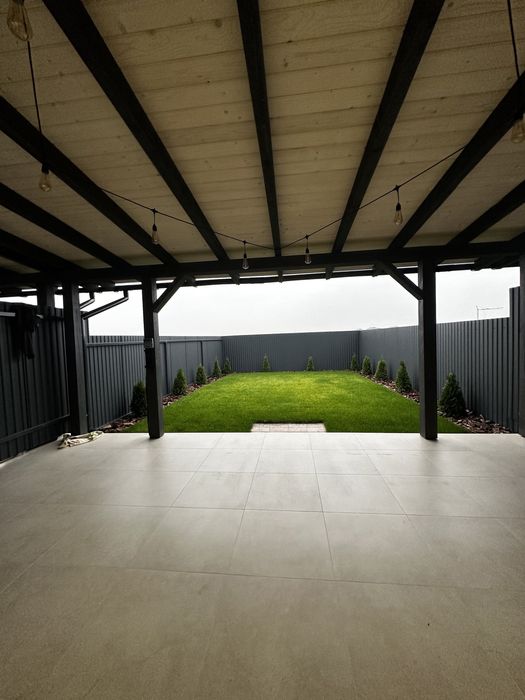 Продаж нового дизайнерського котеджу з ремонтом , меблями