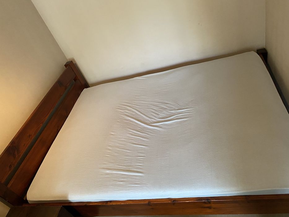 Łóżko drewniane z materacem 140x190