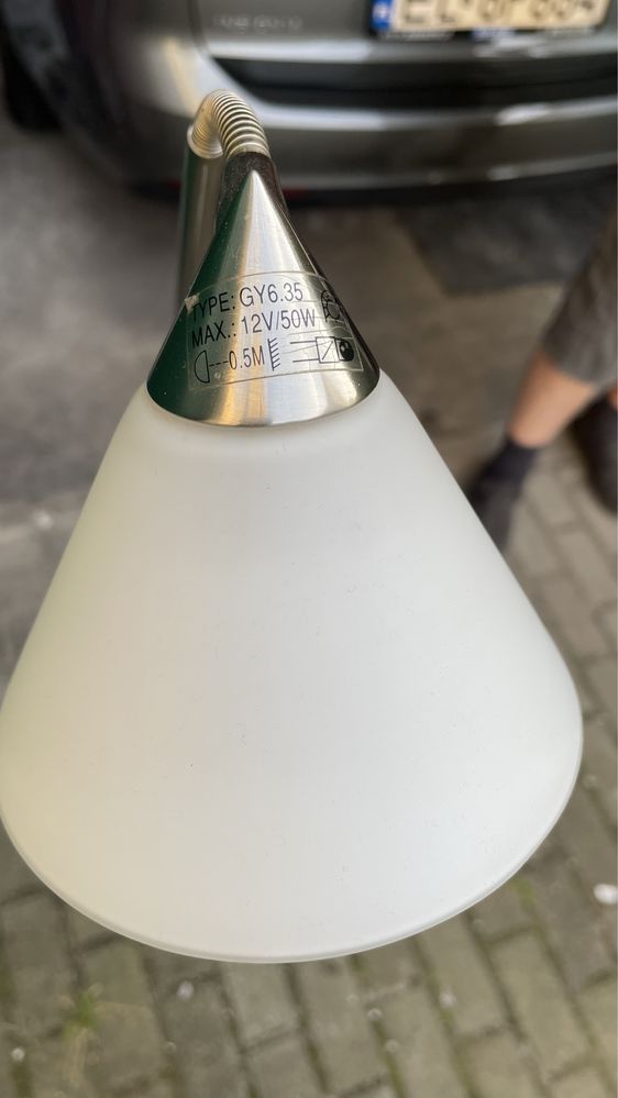 Lampa stojąca regulowana