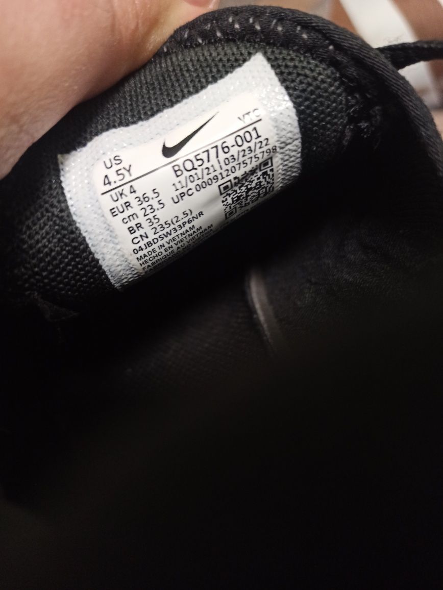 Кросівки Nike Air Max 270 р.35,5-36