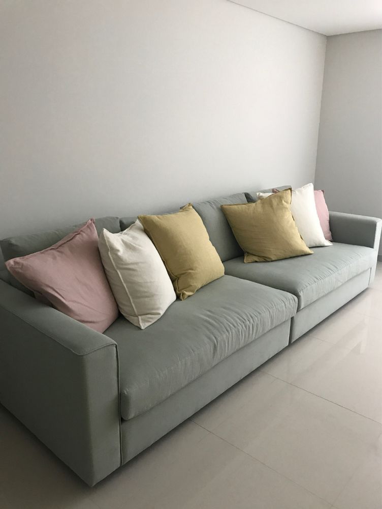 Sofa de linho verde / acinzentado