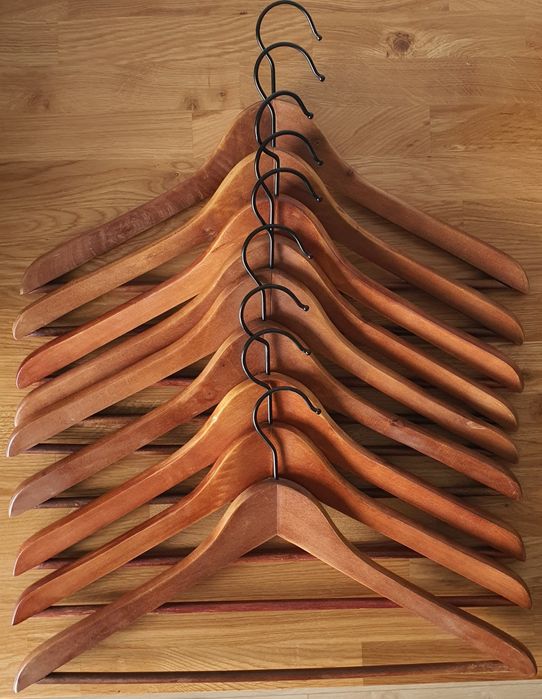 Wieszaki drewniane profilowane