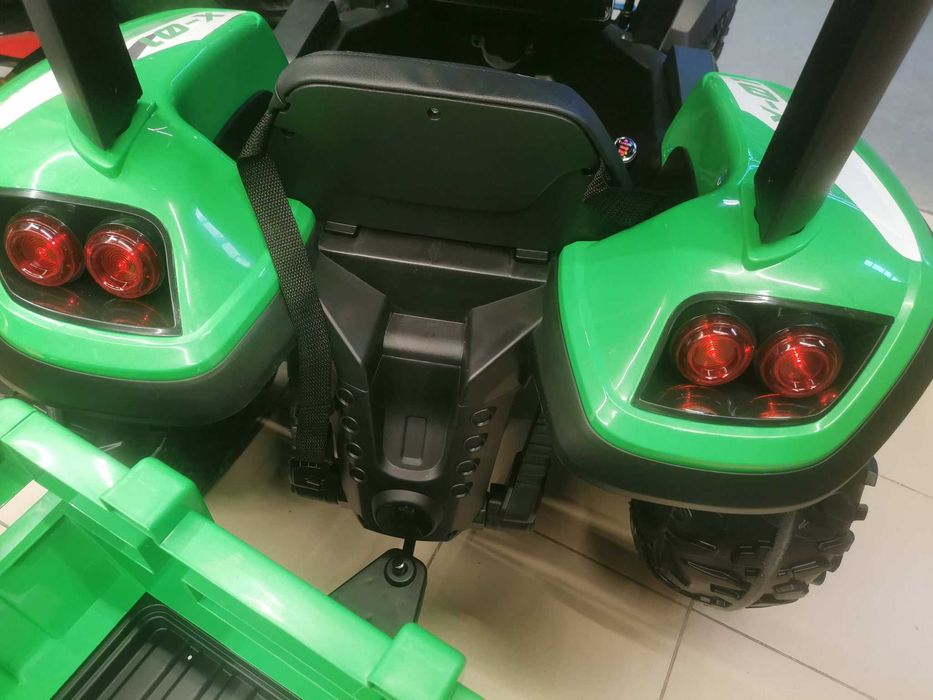 Duży traktor 400W z przyczepką auto autko pojazd samochód akumulator