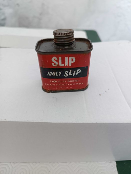 Molly Slip lata muita antiga