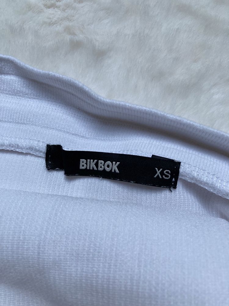 Sukienka dekolt halter prążki lato randka okazja Bik Bok XS