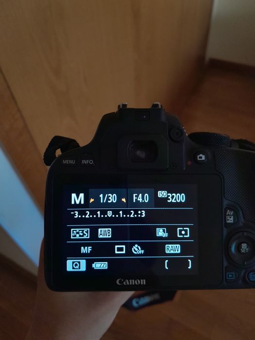 Câmara Fotográfica Canon EOS 100D KIT