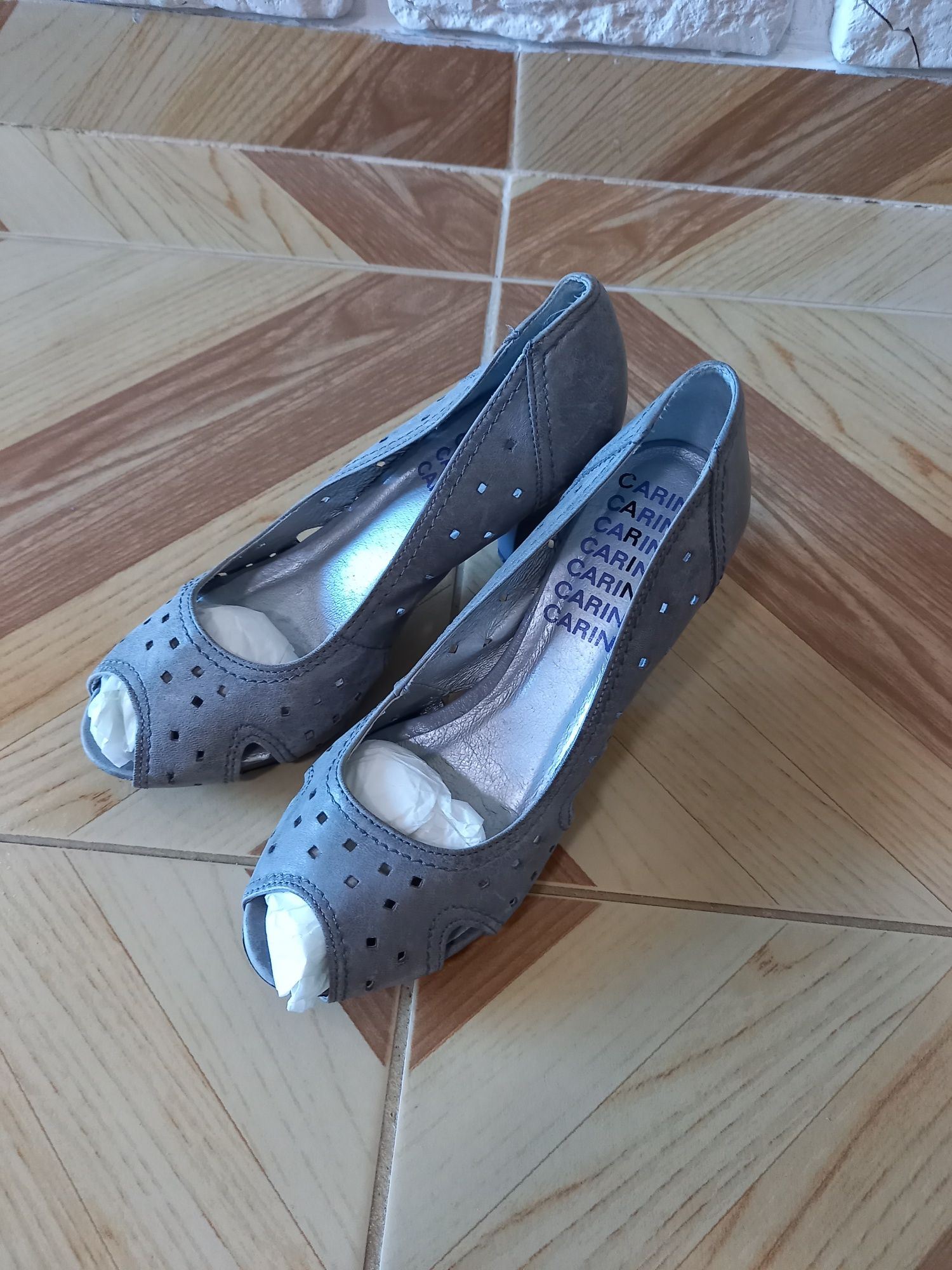 Buty skórzane Carinii rozmiar 37