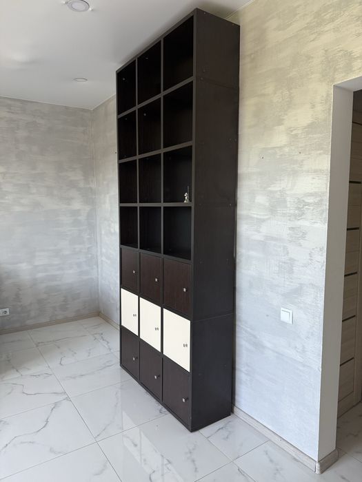 Шафа з поличками /полички