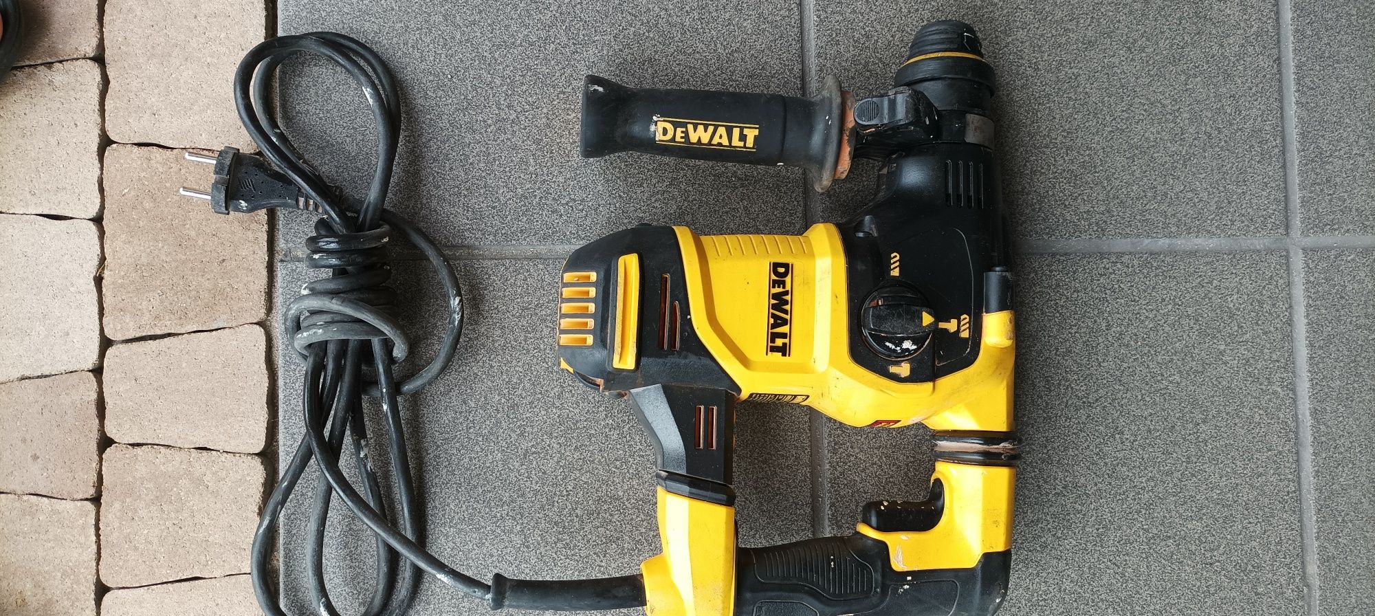Młotowiertarka DeWalt D25333