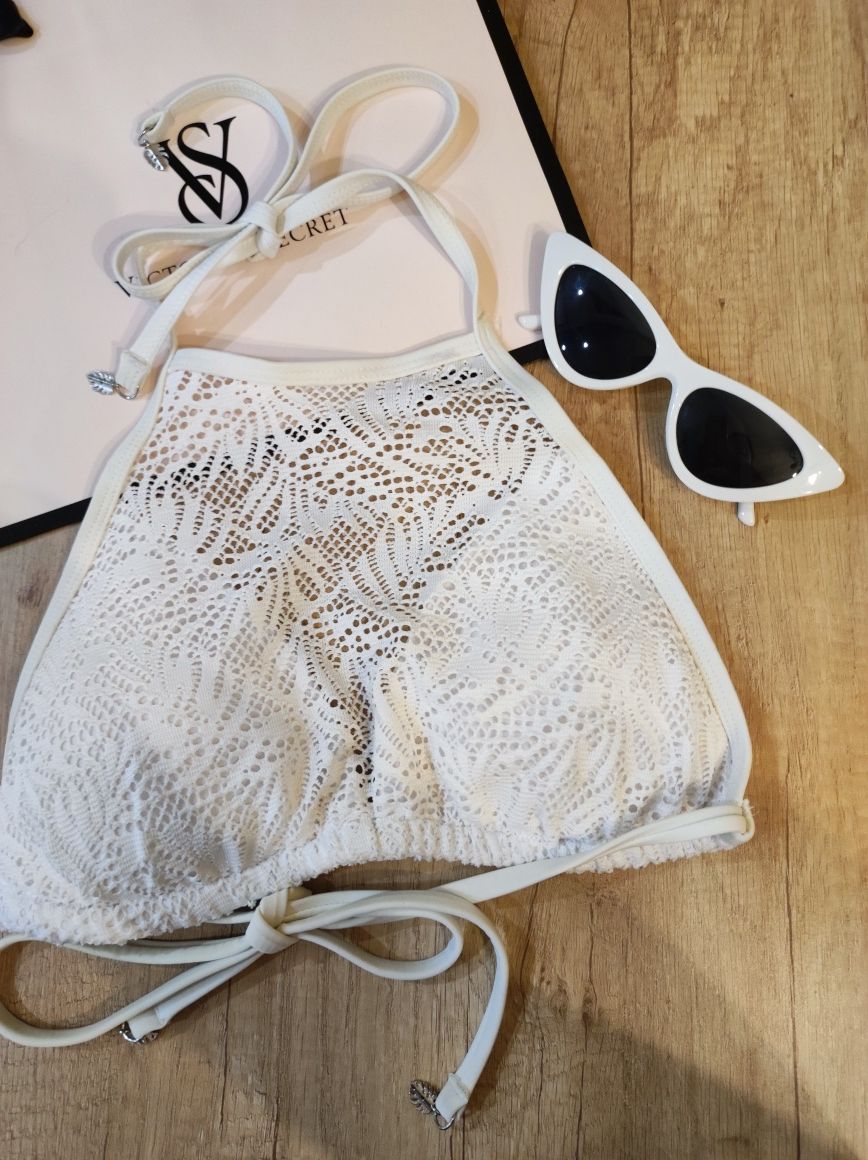 Góra od bikini. Góra od stroju kąpielowego. Crop top.