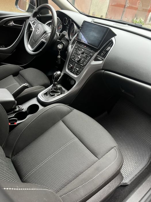 Продам авто Opel astra j 2015