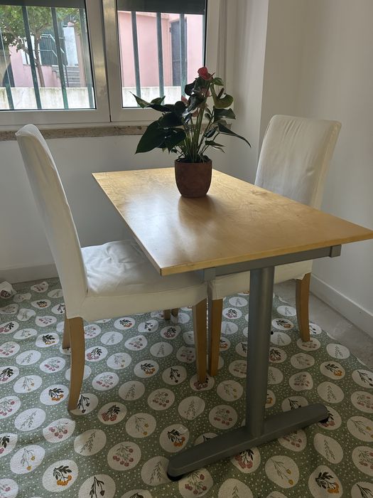 Mesa e 2 cadeiras
