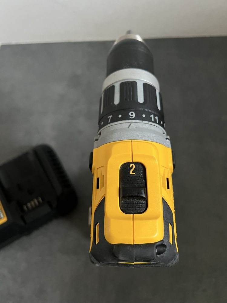 Безщітковий Акум.Ударний шуруповерт Dewalt DCD 796