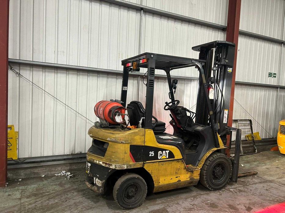 Wózek widłowy CAT 2500kg triplex wolny skok  cena z dowozem 2018/2019