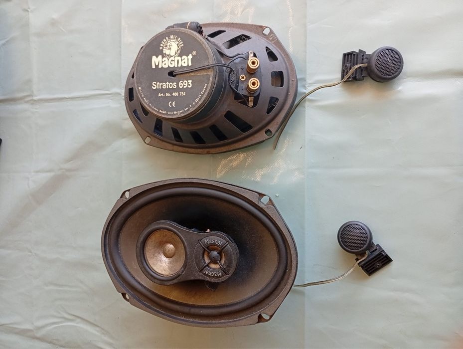 Two columns and two tweeters Magnat64551980327683120