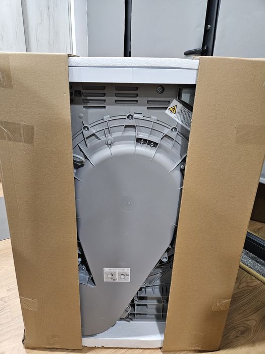 Máquina de Secar Roupa AEG TR718L4OB - Nova c/ Garantia