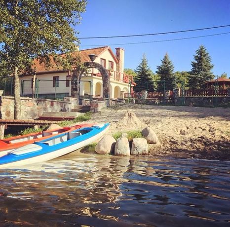 MAZURY dom nad jeziorem na Mazurach, wieś mazurska, pomost, sauna ryby