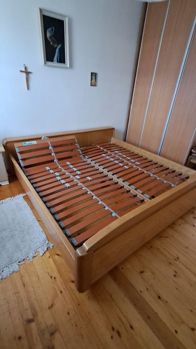 Łóżko podwójne wraz ze stelażem