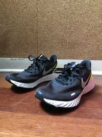 Nike Revolution 5