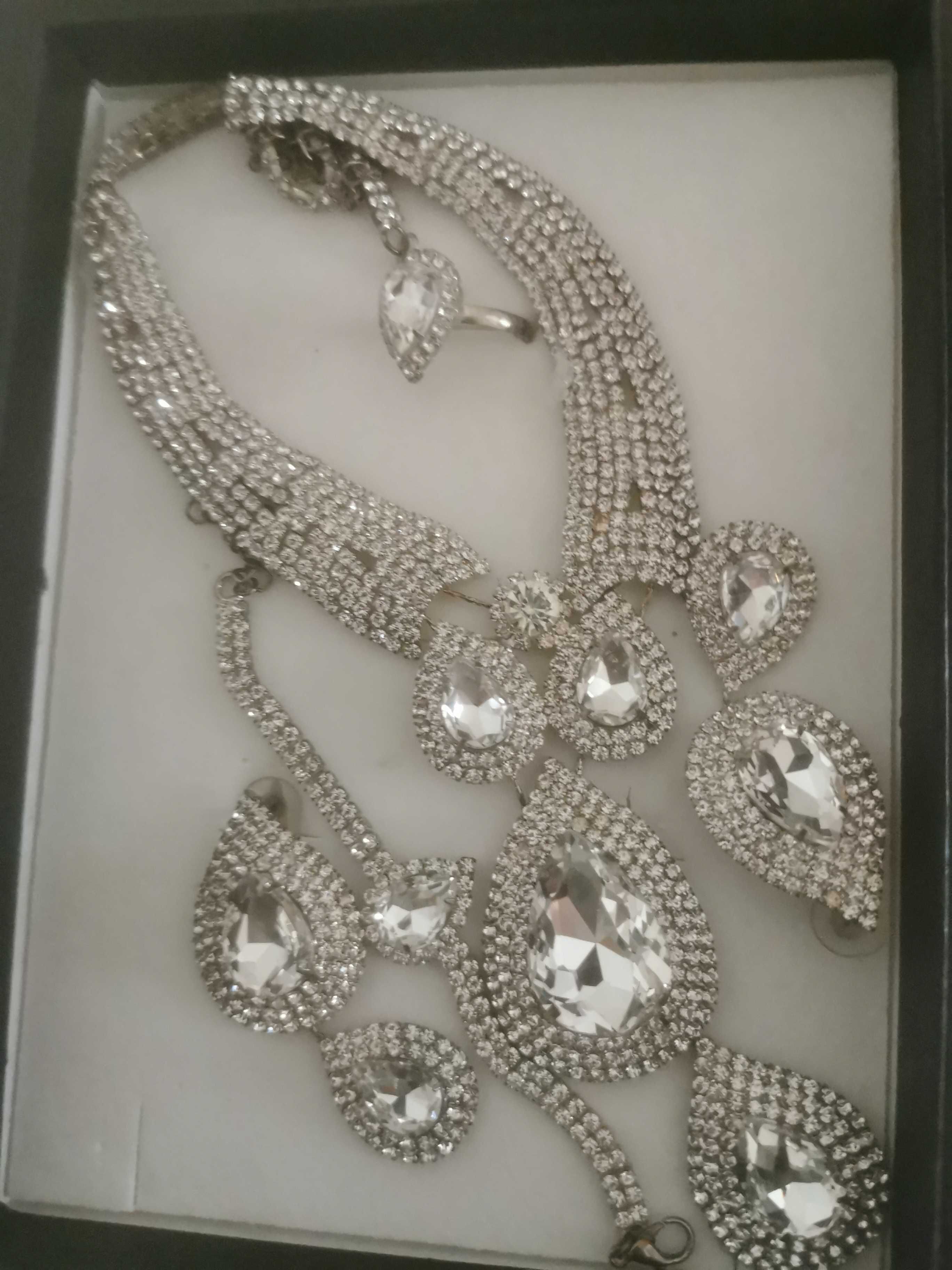 Colar Brincos Pulseira e Anel  Marca Emporia