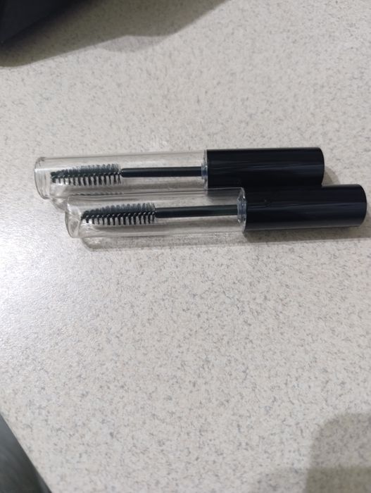 Puste opakowanie na domową odżywkę do rzęs i brwi