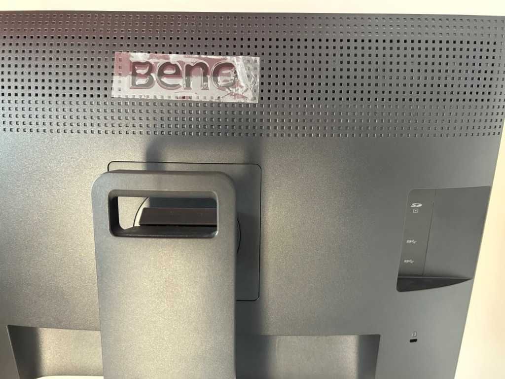 BENQ SW240 to 24-calowy monitor