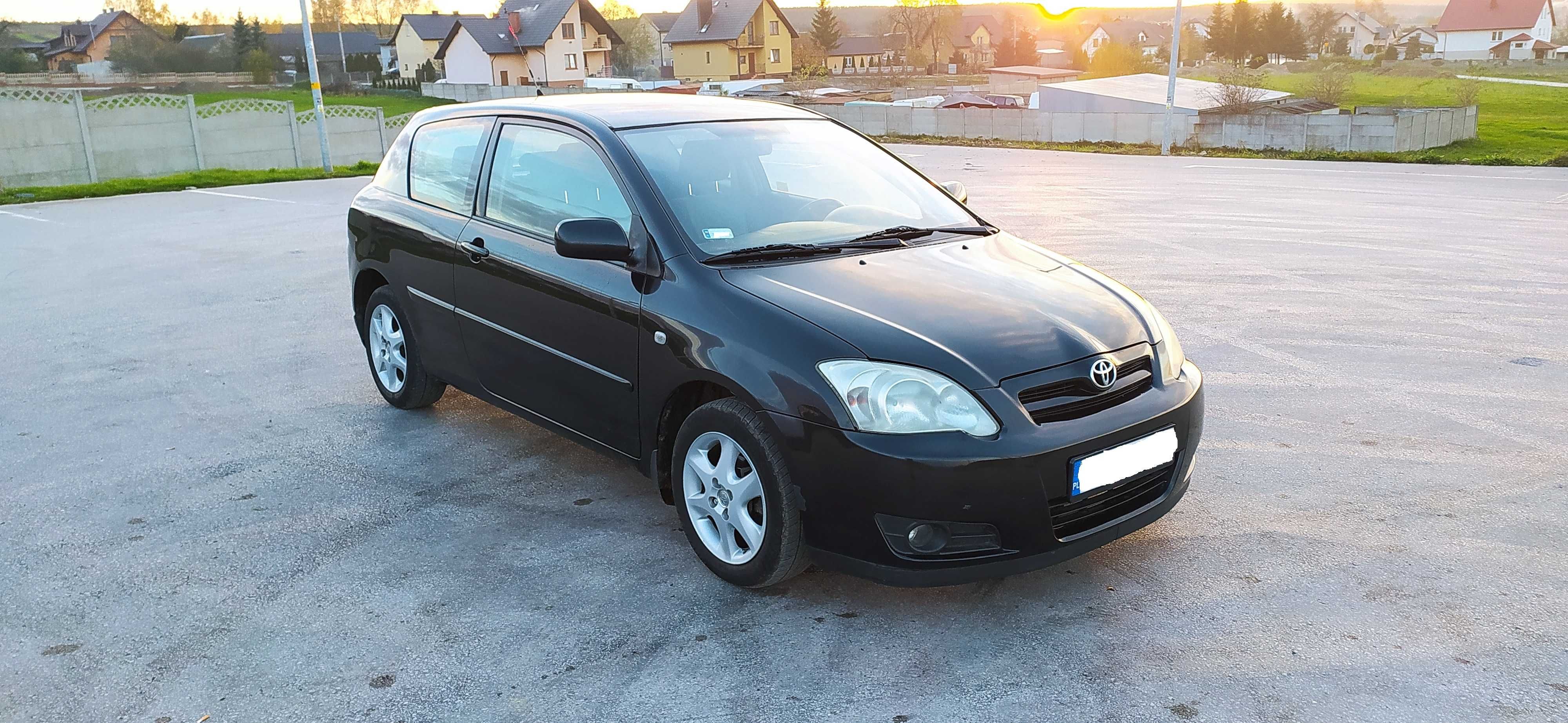 Toyota Corolla E12U z 2006 roku. Silnik 1,6 Ben+LPG, 110kM.