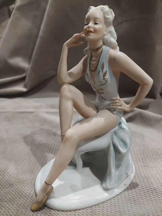 статуэтки девушек ГДР