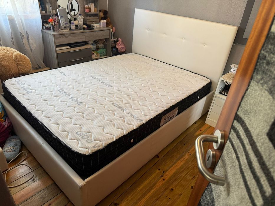 Vendo cama como Nova
140X200 cama e estrado Sem Colchão 
160€