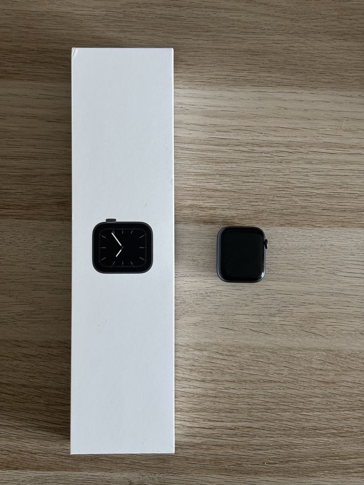 Apple Watch Series 5 44mm em bom estado