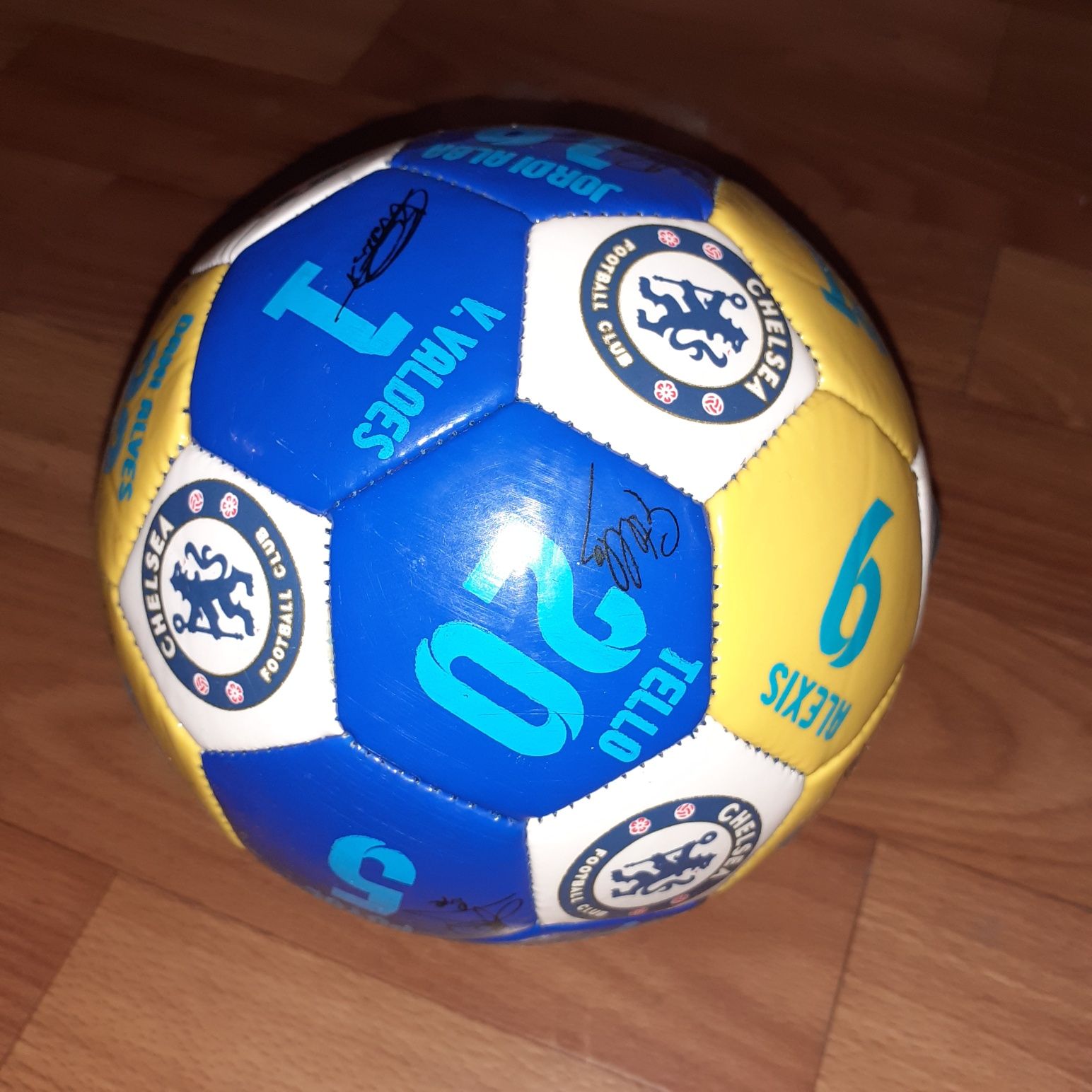 Продам детский футбольный мяч