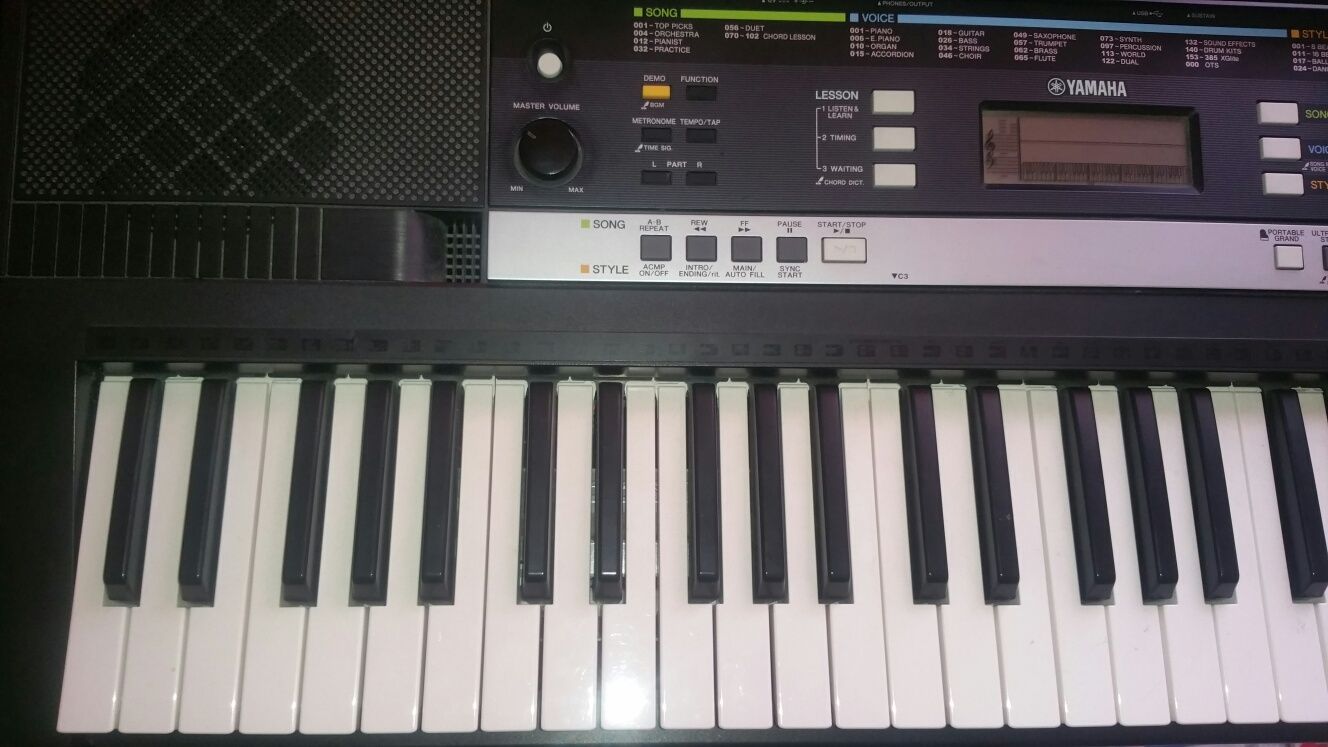 Teclado SOLTON BY KETRON - MS 5 + Yamaha E 243 -Amplificador beringher