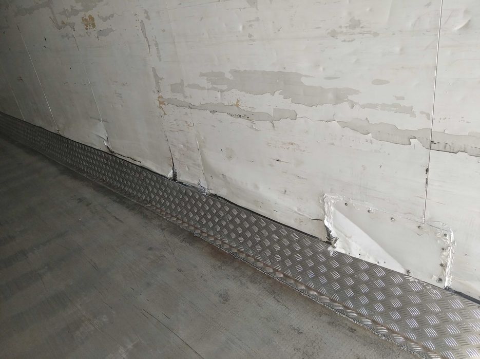 Ремонт виготовлення дверей ізотермічного фургону сендвіч-панелі Львів