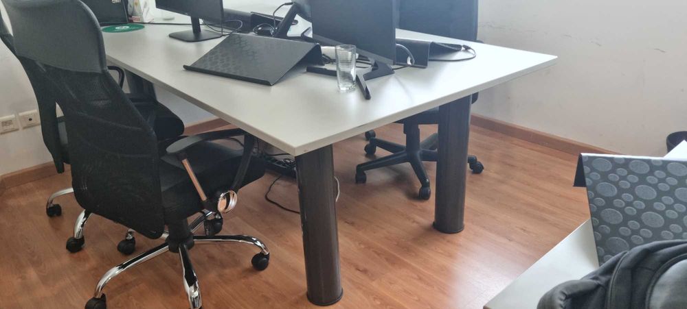 Secretarias de escritório - 2 metros de comprimento por 1,15 largura