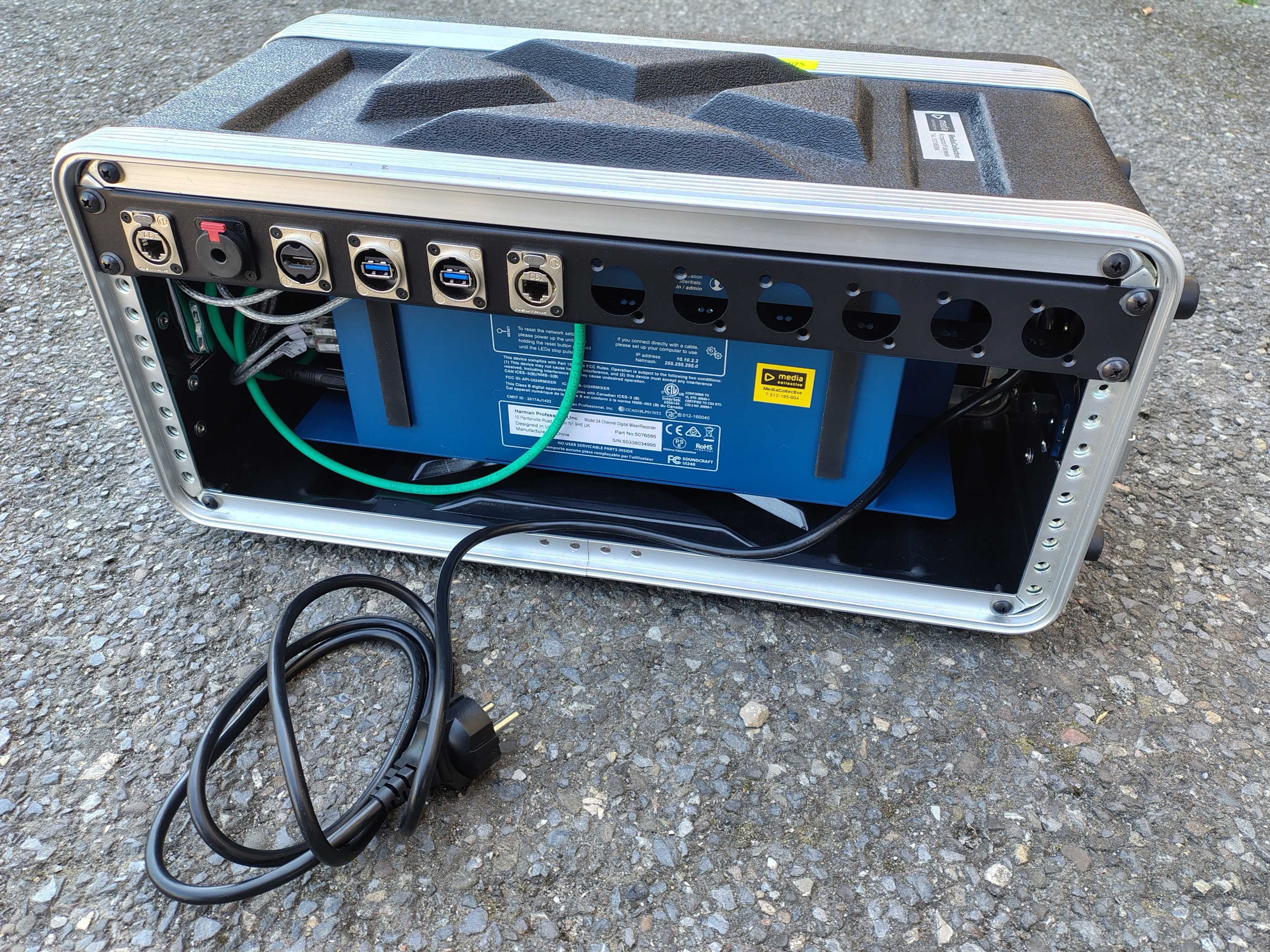 Soundcraft Ui24R w case