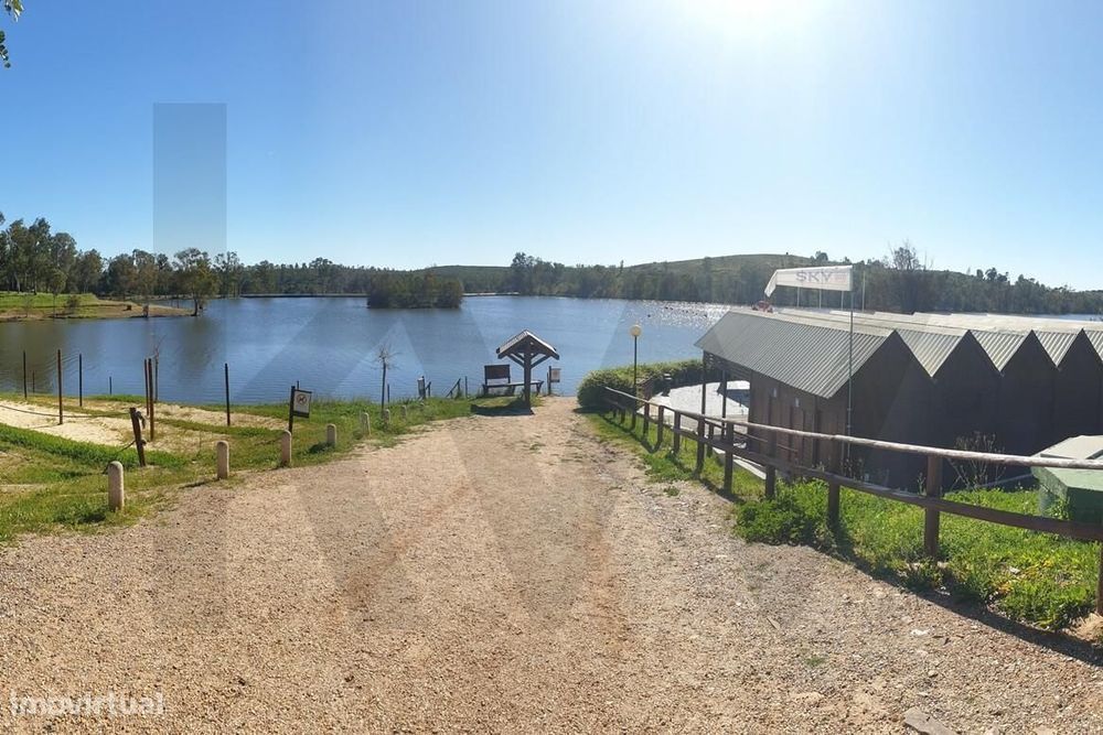 Moradia em ruína com vista soberba para as Lagoas da Mina de São Domin