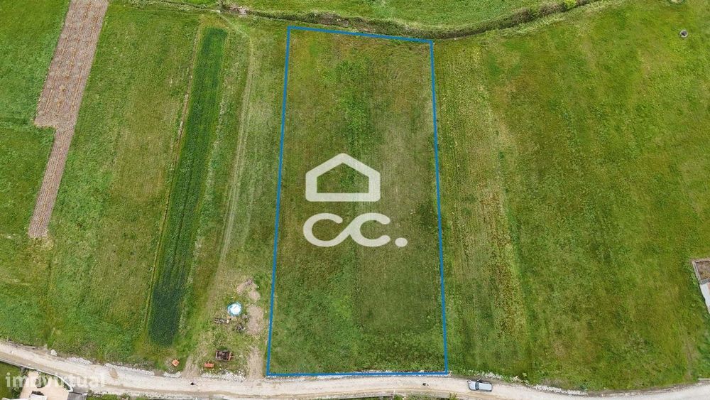 Terreno  para construção, com area para casa terrea numa aldeia tranqu