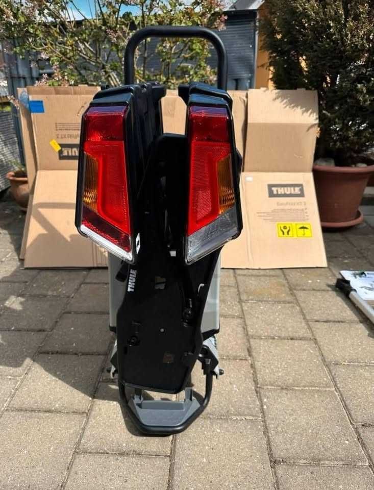 Thule EasyFold XT bagażnik rowerowy na hak holowniczy  na 3 rowery