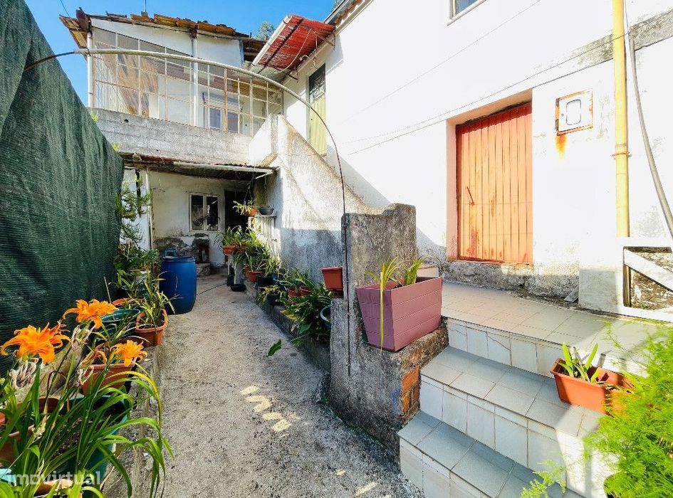 Moradia em banda M2 em zona de Almalagues