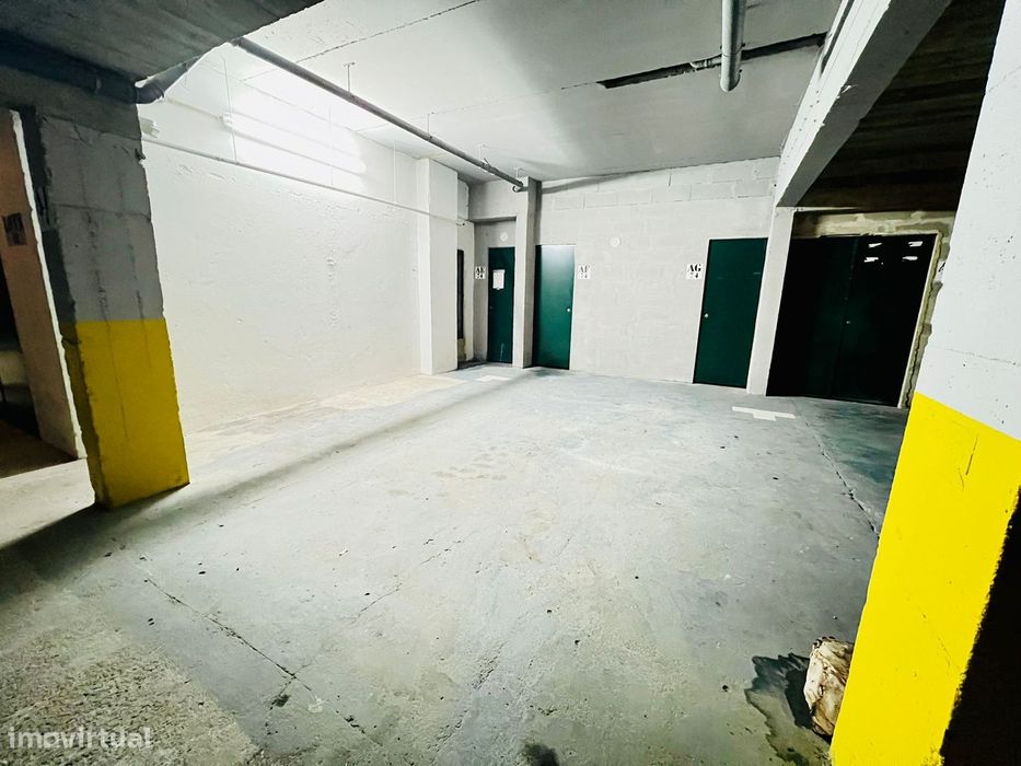 Parqueamento bem localizado