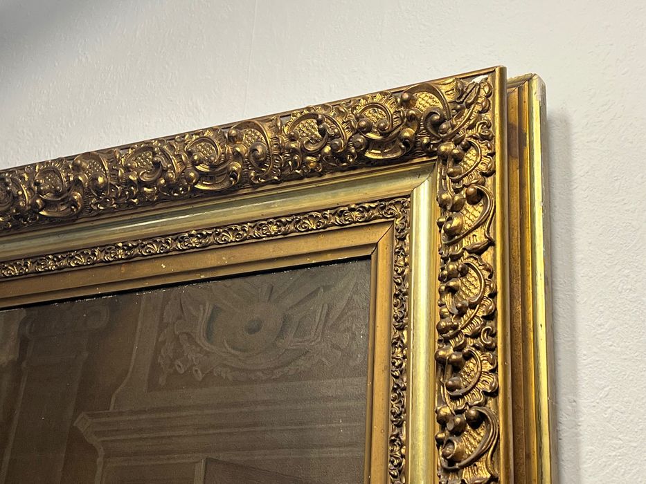 Картина в золотой раме, декор