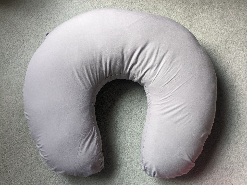 Nowa poduszka do karmienia kształt u z Ikei