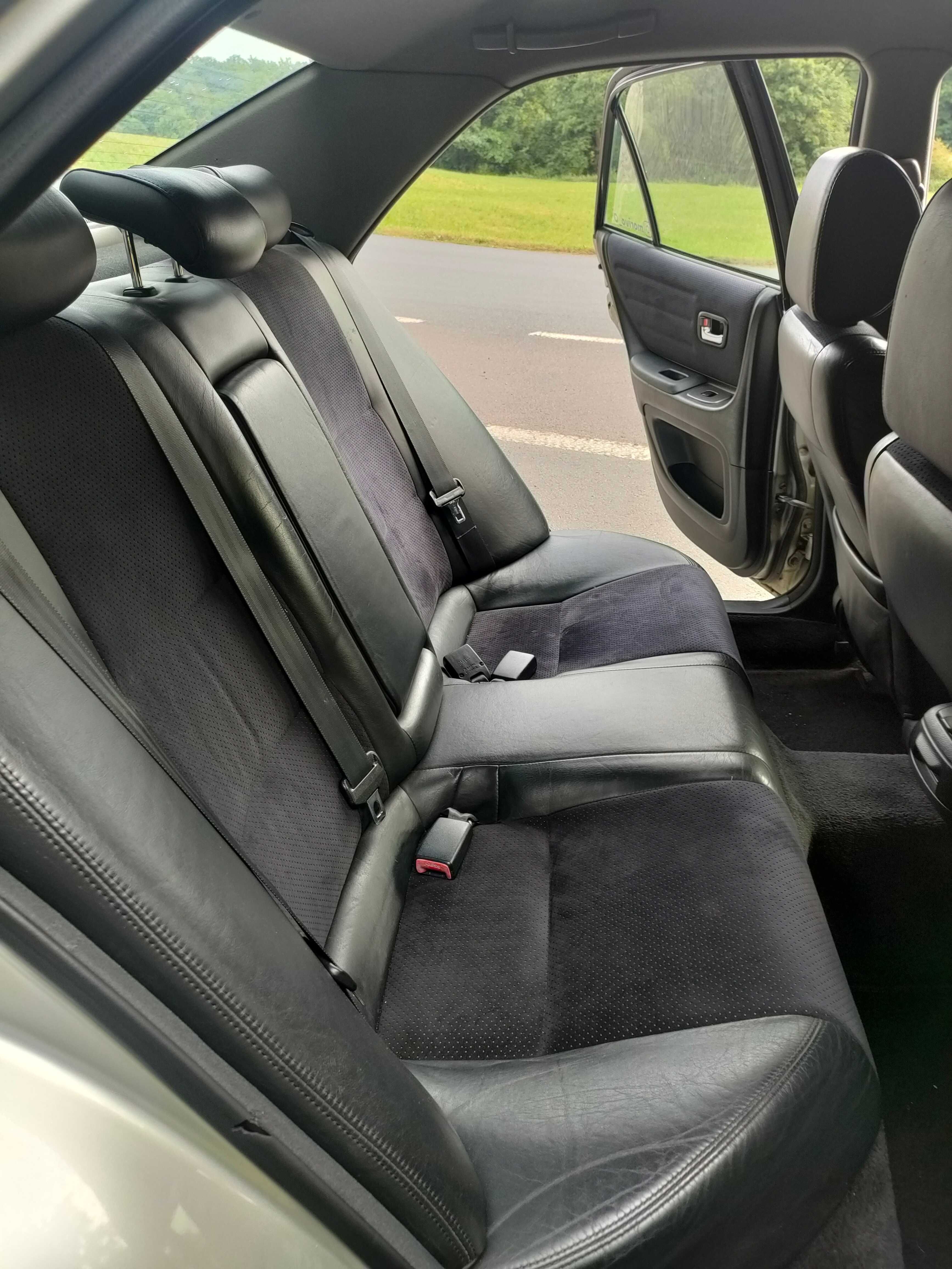 Lexus IS200  2000r
