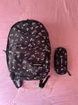 Conjunto mochila out of office e estojo eastpak