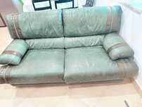 Sofa de couro.