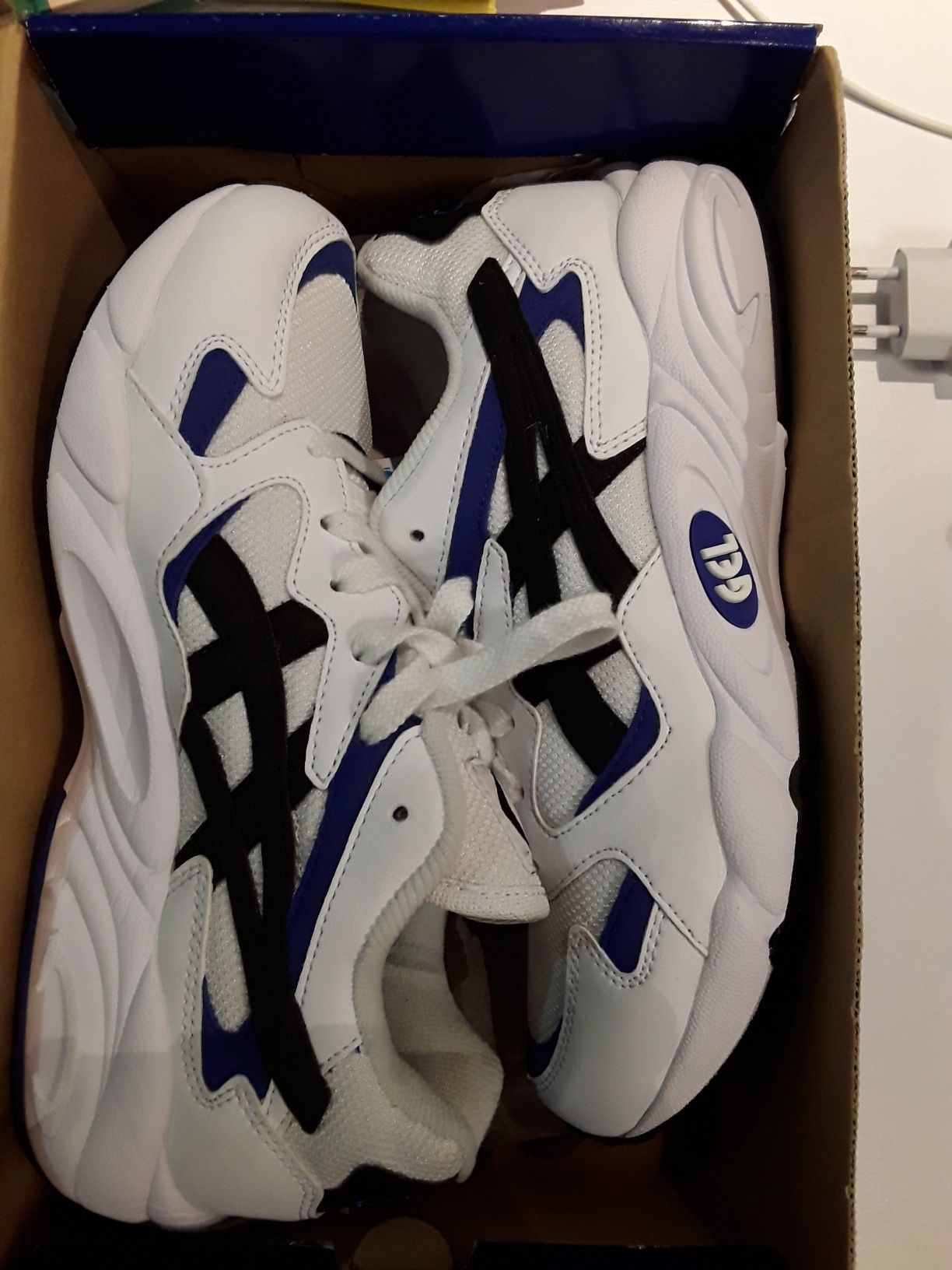 Новые  кроссовки для юношей Asics Gel Diablo HY7H1-0190 36.5p. оригин.