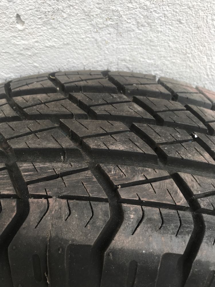 Jante nova Jeep com pneu goodyear 245/70 R16