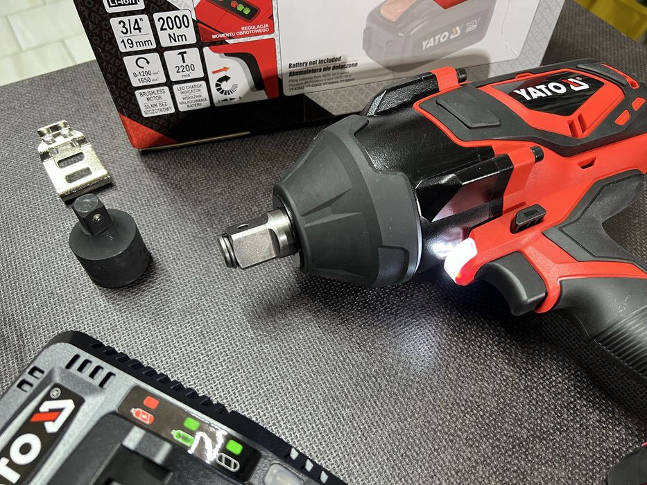 Аккумуляторный ударный гайковерт 2000 Нм YATO YT-828076 + акб 6Ач + зу
