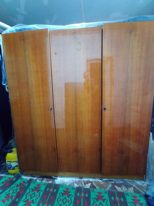 Шкаф светлый полированный под дерево